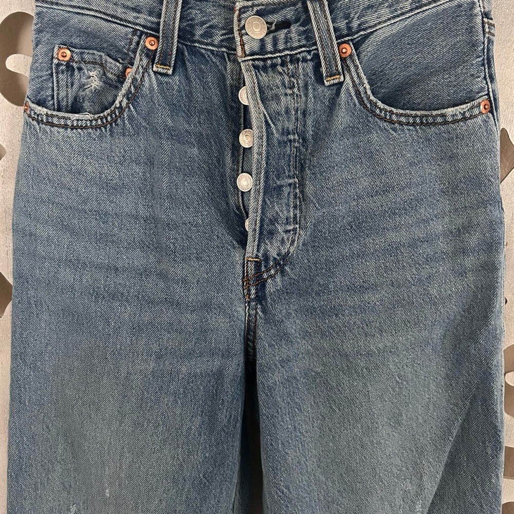 Levi's Jeans Ribcage Straight Ankle Button Fly Size 25/L27 Distressed - Picture 3 of 5